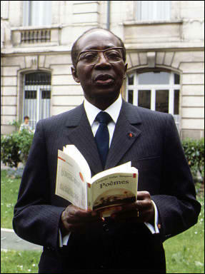 léopold sédar senghor lendo seus poemas
